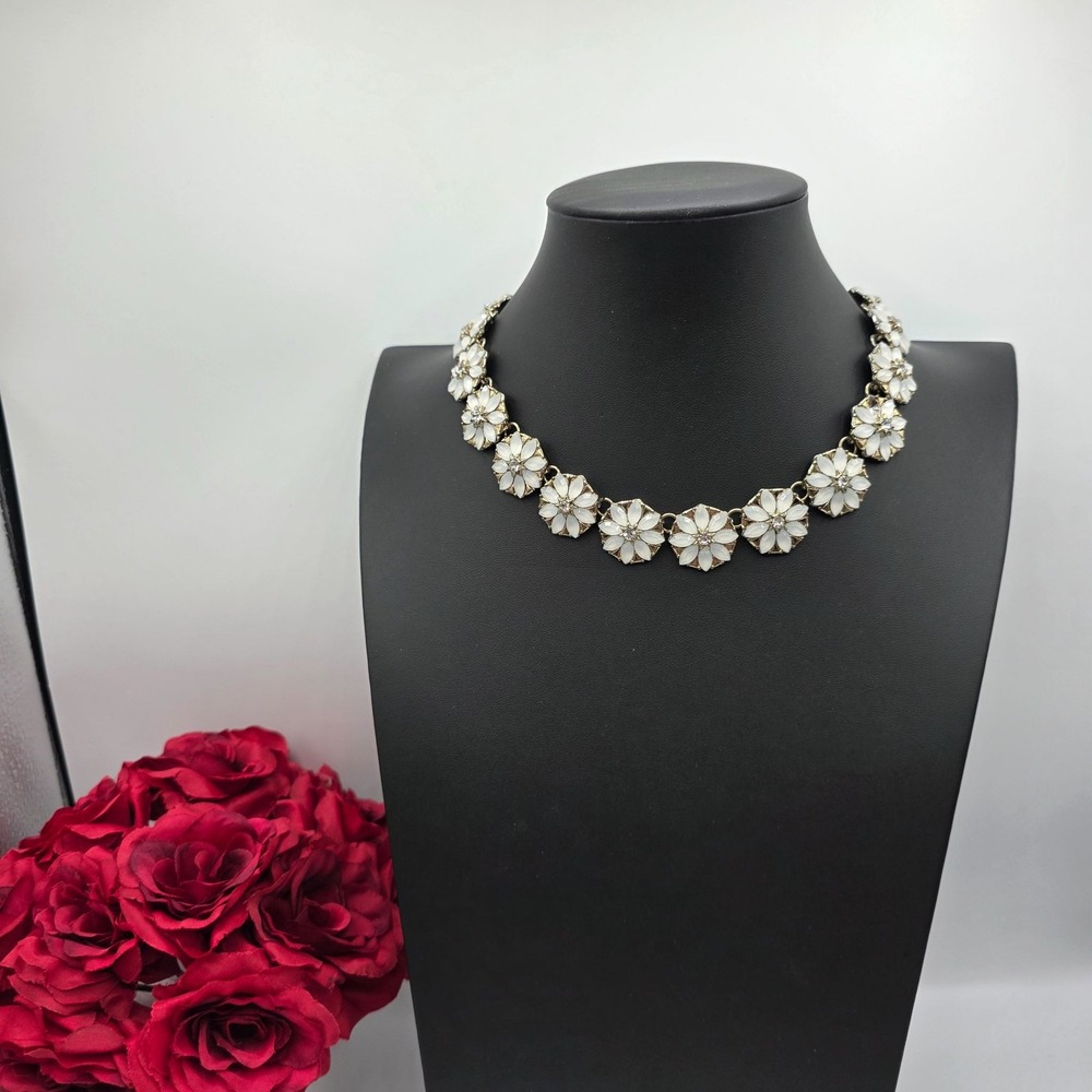 Gold‎ Tone White Flower Statement Necklace Rhinestone Choker Adjustable Used